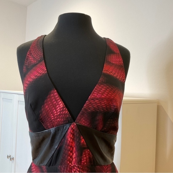 Milly Swirl Print Pleats Maxi Dress V-Neck Size 10 - Picture 3 of 16